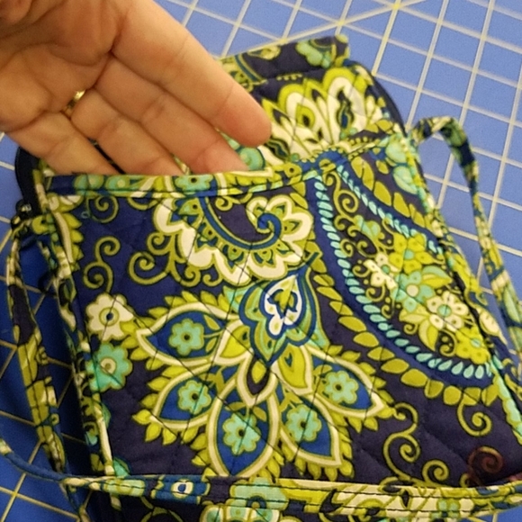 Vera Bradley Cross Body Purse Green 6" x 7" x 1" - Picture 9 of 12